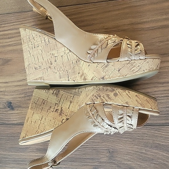 Apt. 9 wedge shoes sandals Taupe Size 7.5 - Picture 2 of 8